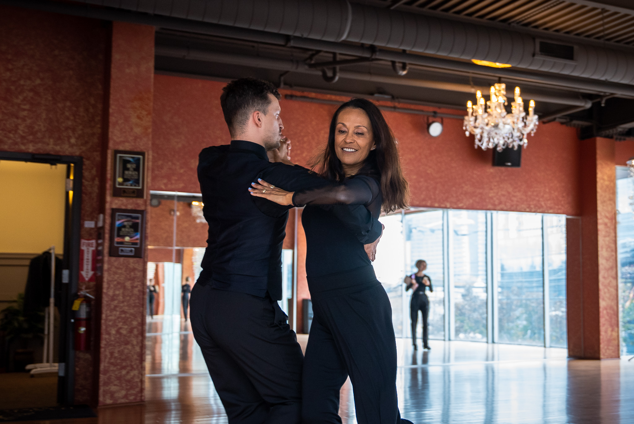 DANCE-INSTRUCTOR-WALTZ