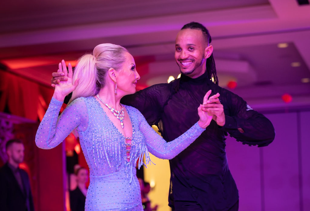 Manu dancing rhythm with a student